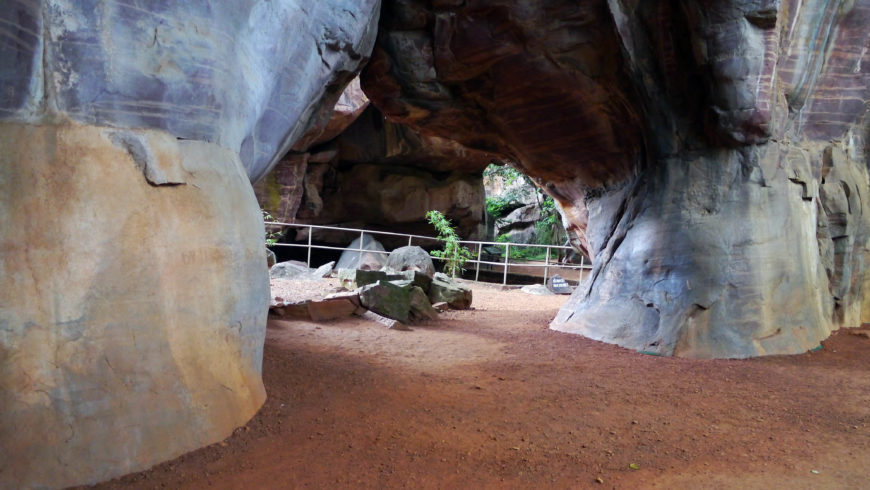 Rock shelters, Bhimbetka, India (photo: Dinesh Valke, CC BY-SA 2.0)