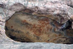 Paintings in Rock Shelter 8, Bhimbetka, India (photo: Bernard Gagnon, CC BY-SA 3.0)